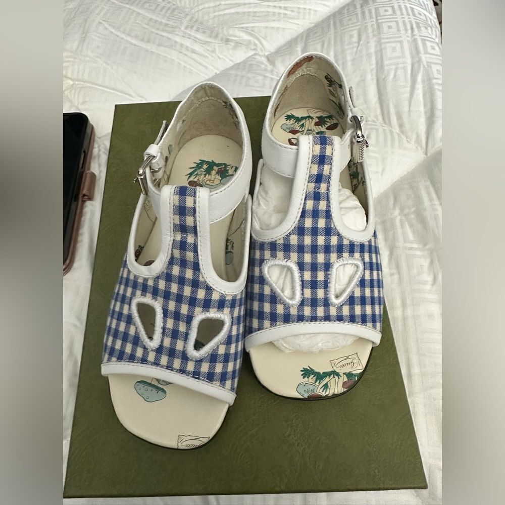 Gucci girls shoes brand new in box size 27us size 11